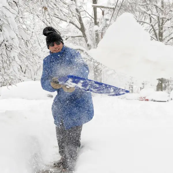 Here are some expert tips on snow shoveling safety that are important to follow to avoid serious injuries and health complications.